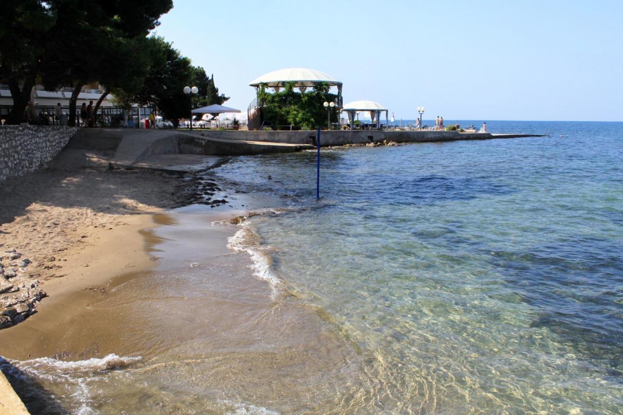 Apartments With A Parking Space Umag - 7066 Exterior photo